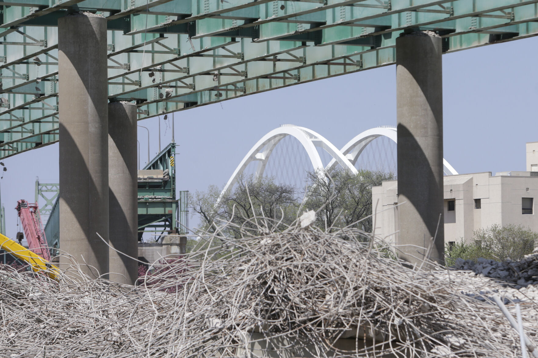 050922-qc-nws-bridge-04.jpg